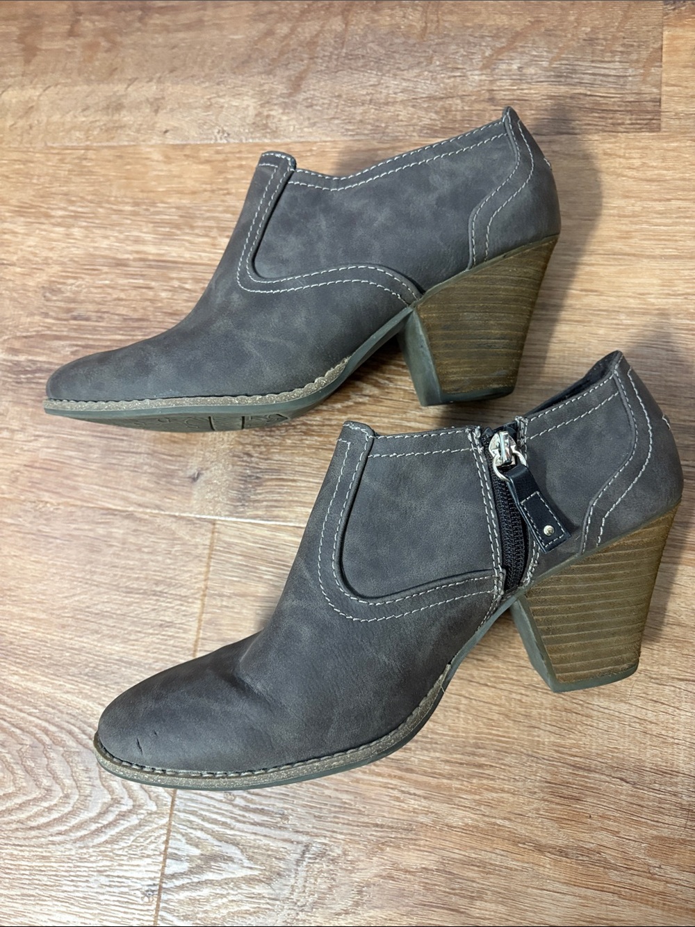 Dr. Scholl’s Gray Low Ankle Booties with Block Heel Size 9M